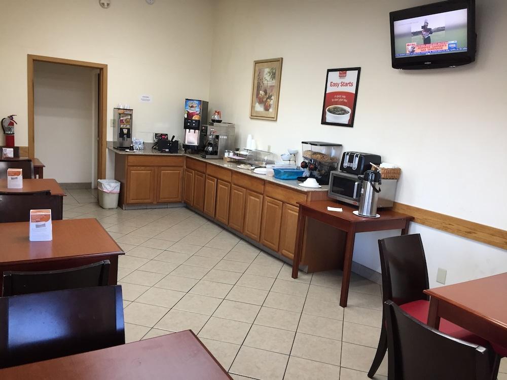 Econo Lodge Norwalk Eksteriør bilde