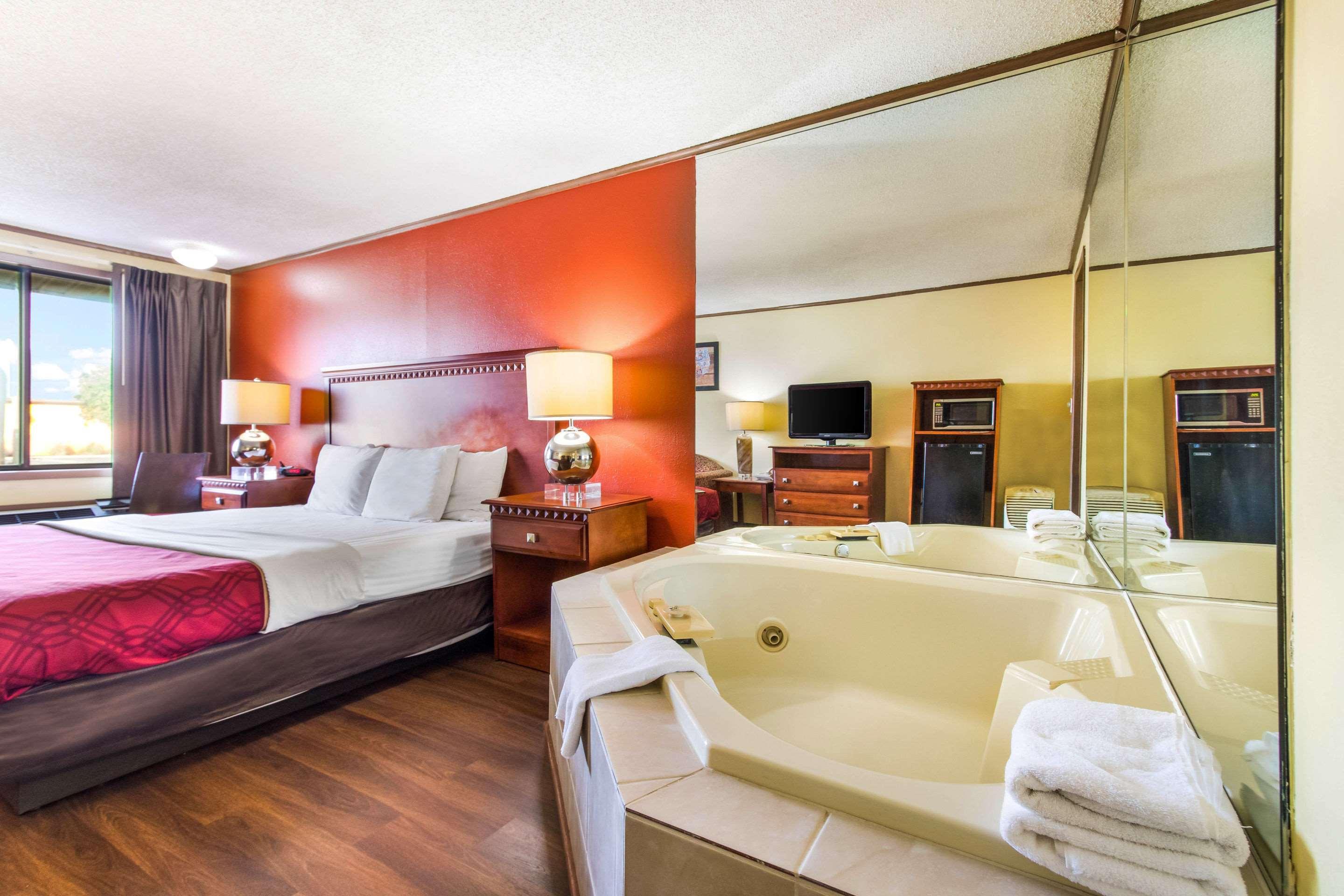 Econo Lodge Norwalk Eksteriør bilde