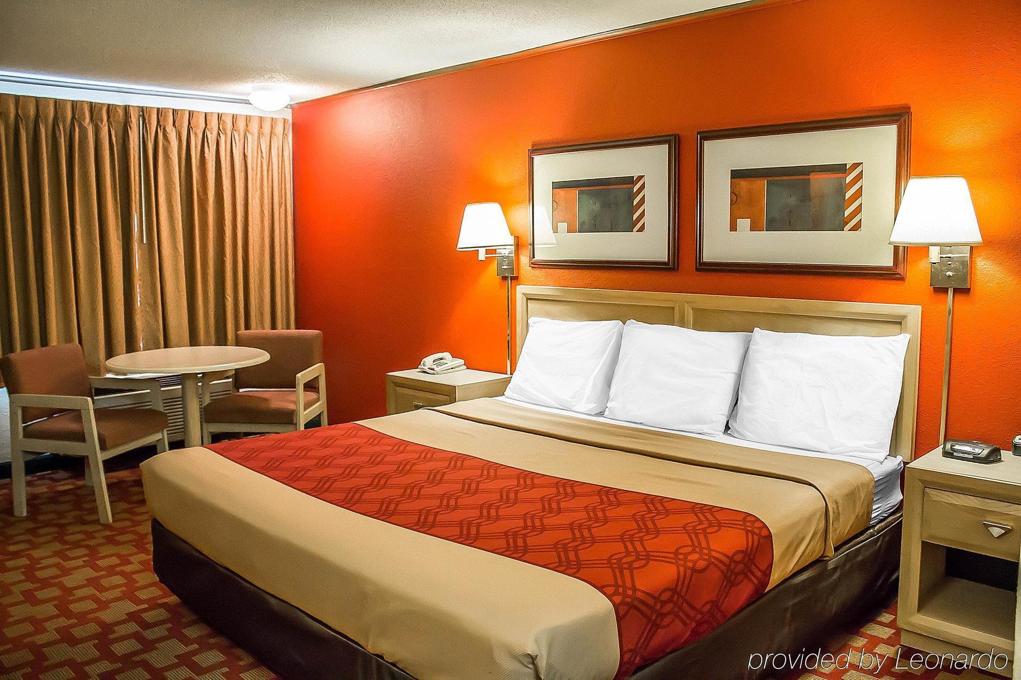 Econo Lodge Norwalk Eksteriør bilde