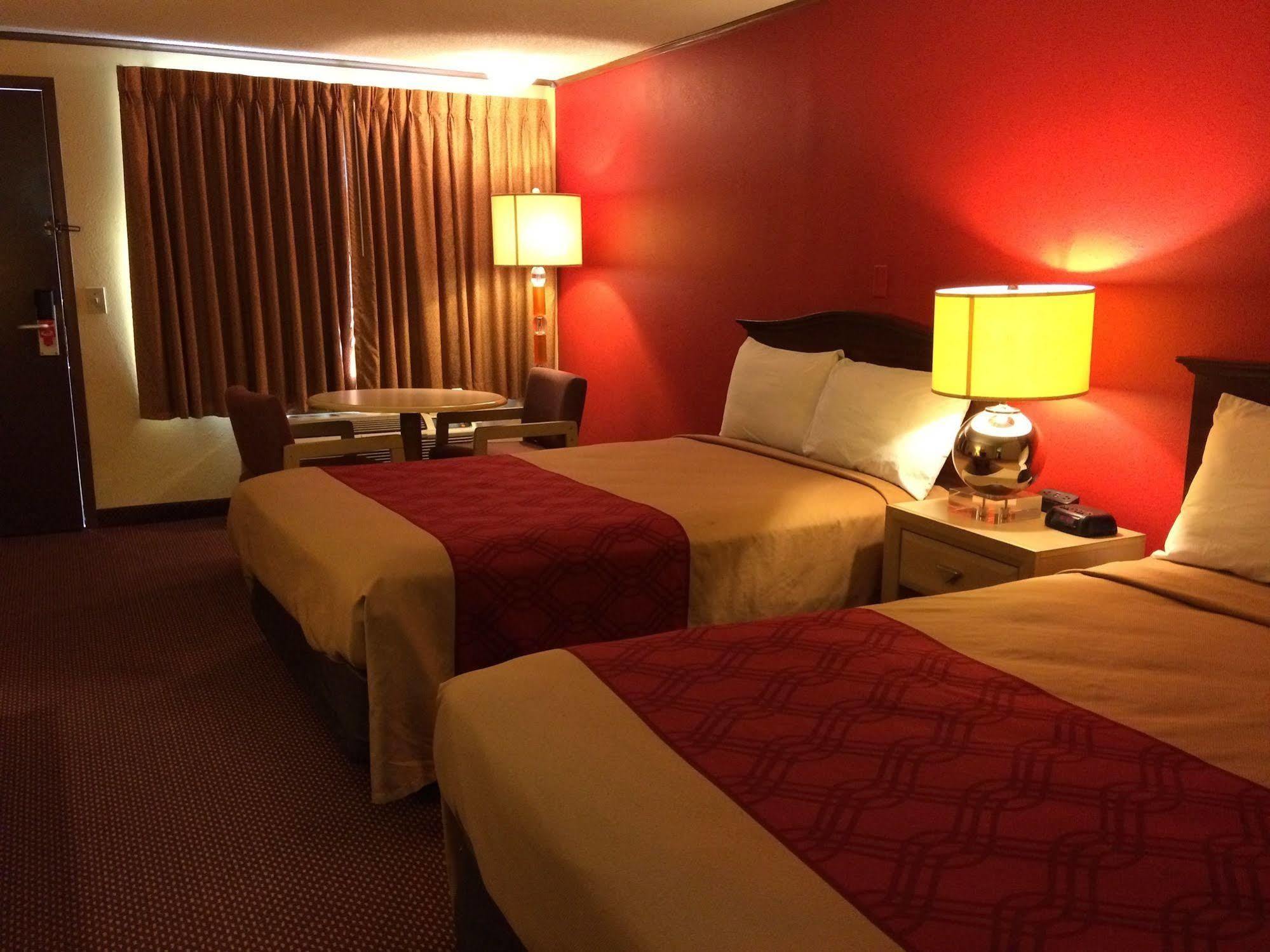Econo Lodge Norwalk Eksteriør bilde
