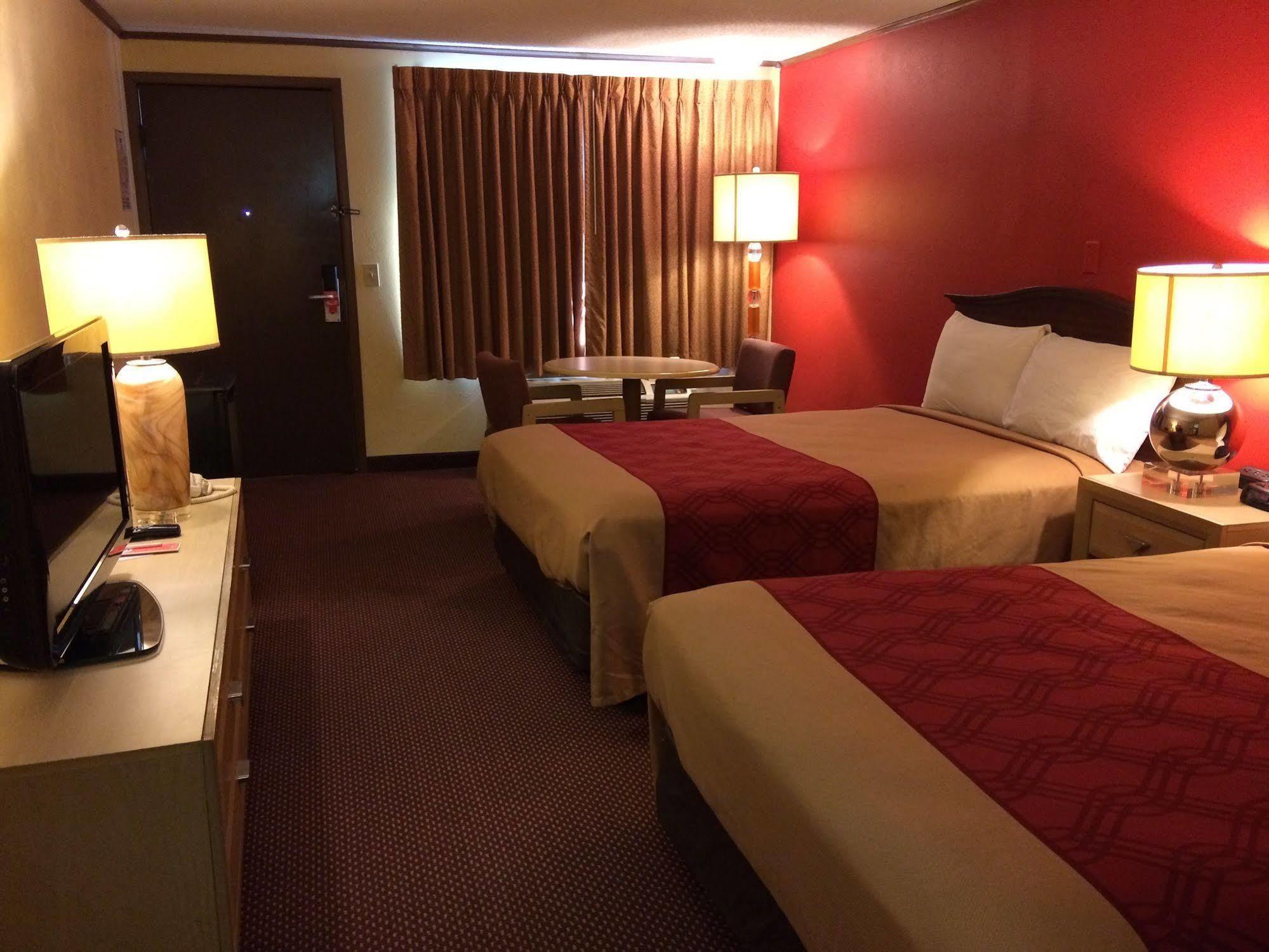 Econo Lodge Norwalk Eksteriør bilde