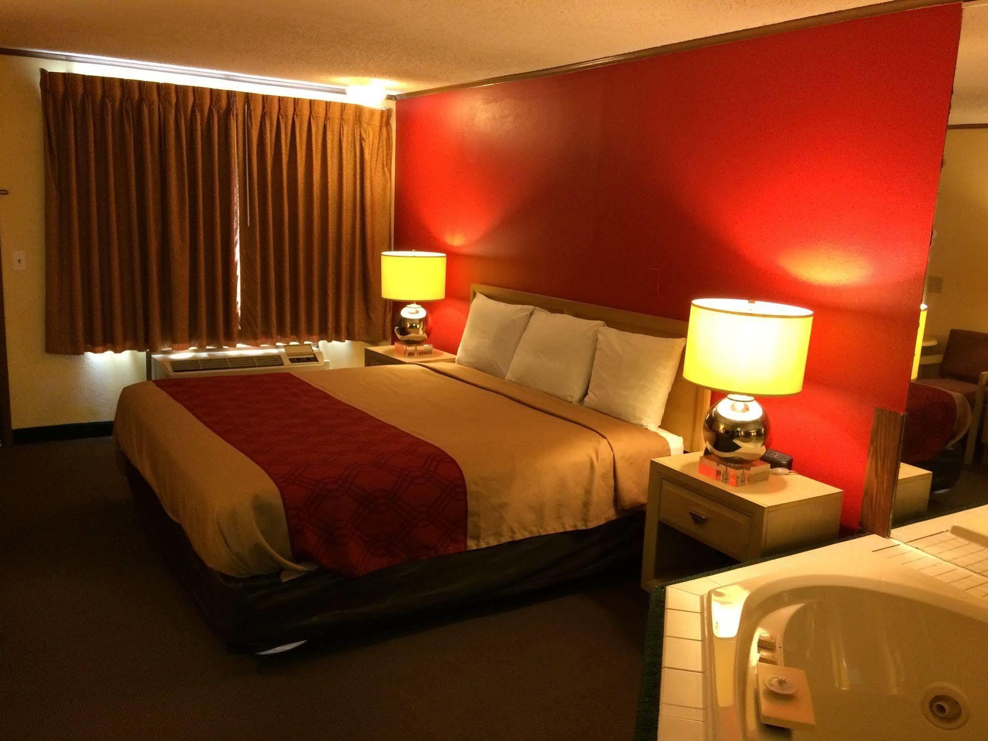 Econo Lodge Norwalk Eksteriør bilde