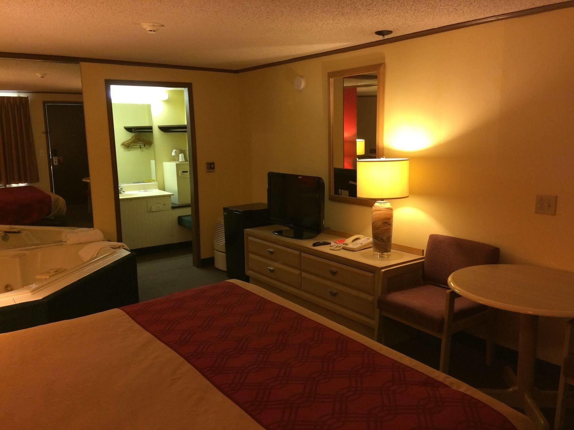 Econo Lodge Norwalk Eksteriør bilde